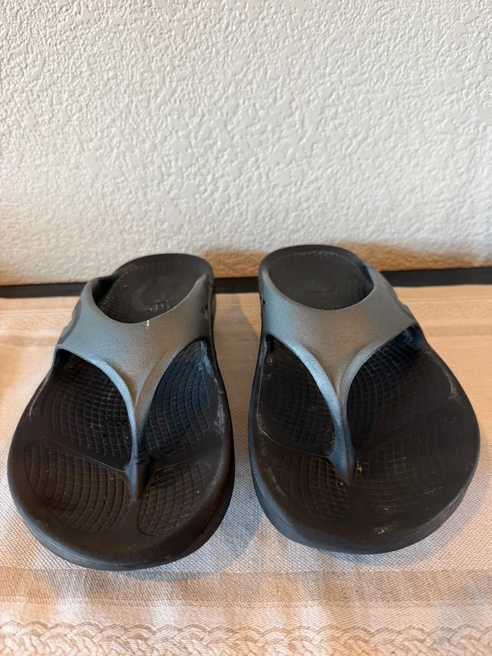 OOFOS Graphite Ooriginal Sports Recovery Flip Flop Sandals